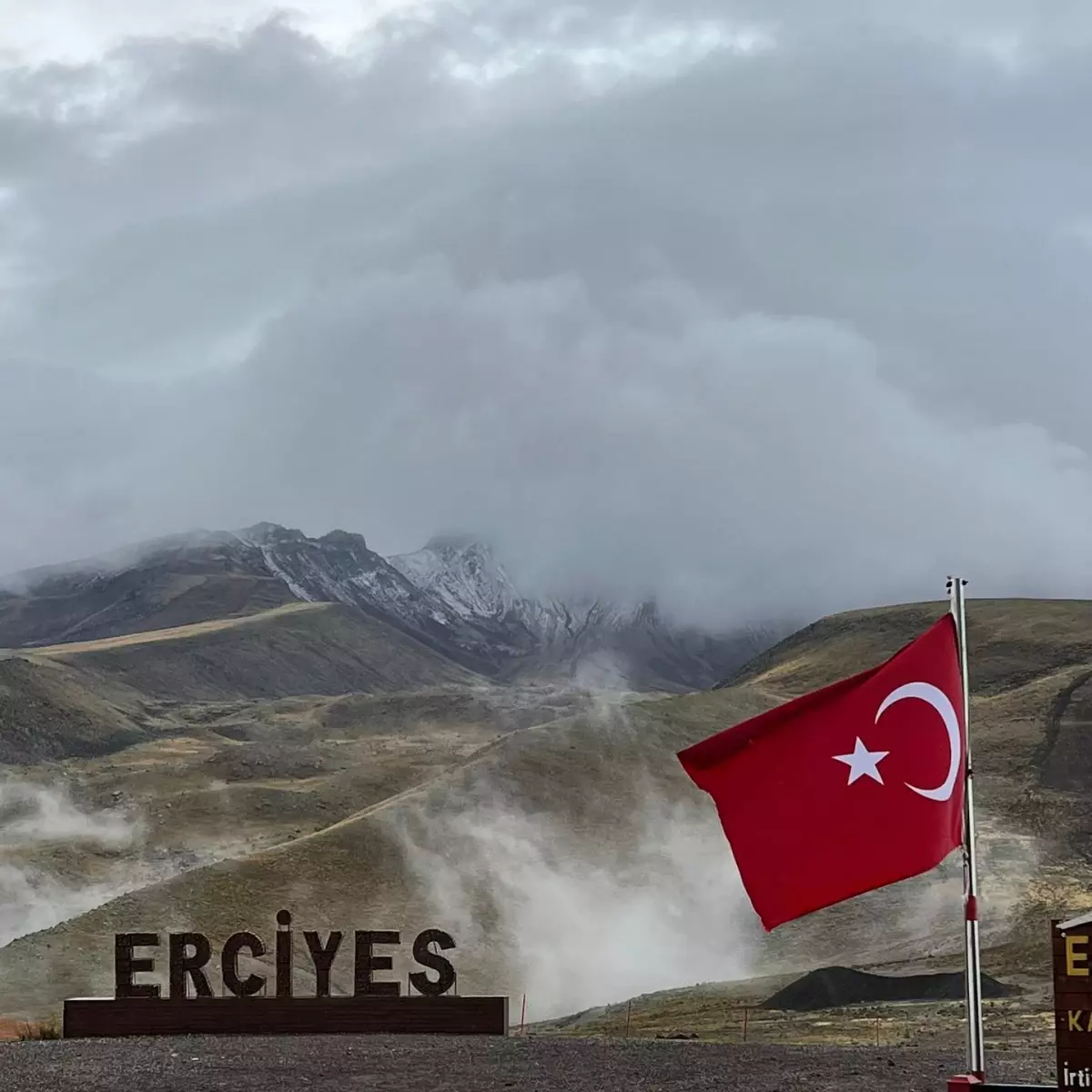 Erciyes Dağı’na Kar Yağdı