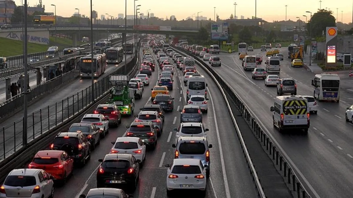 İstanbul’da sabah saatlerinde trafik yoğunluğu arttı