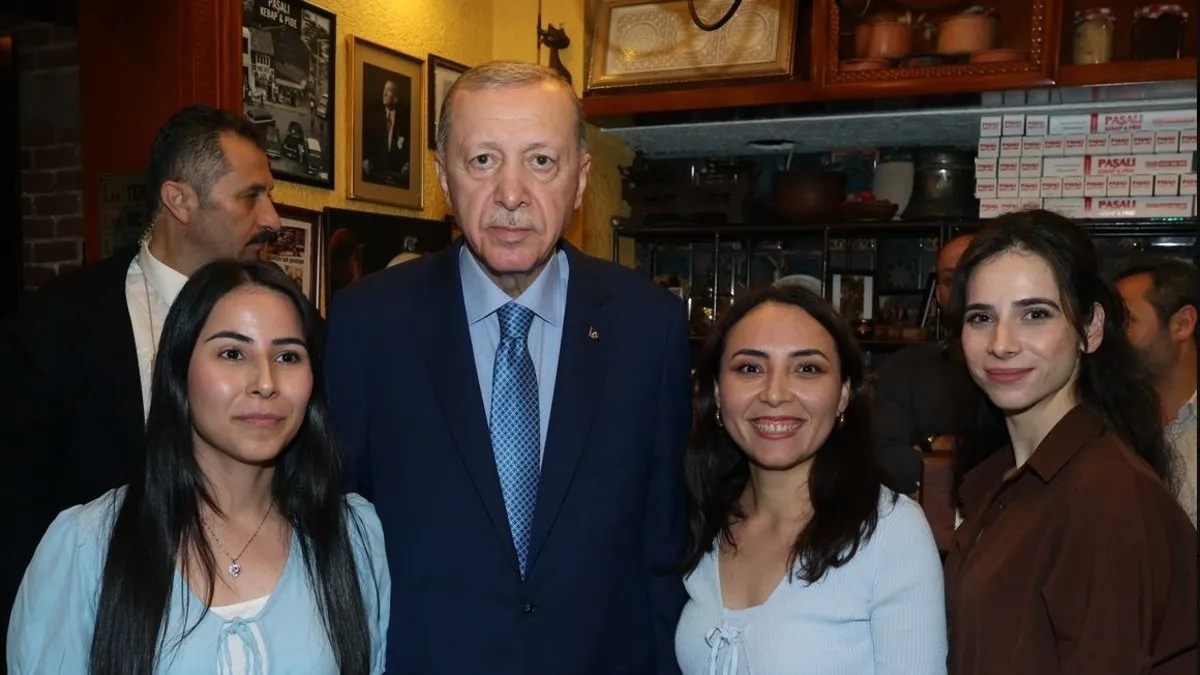 Başkan Erdoğan’dan Çengelköy’de sürpriz ziyaret: Vatandaşlarla sohbet etti!