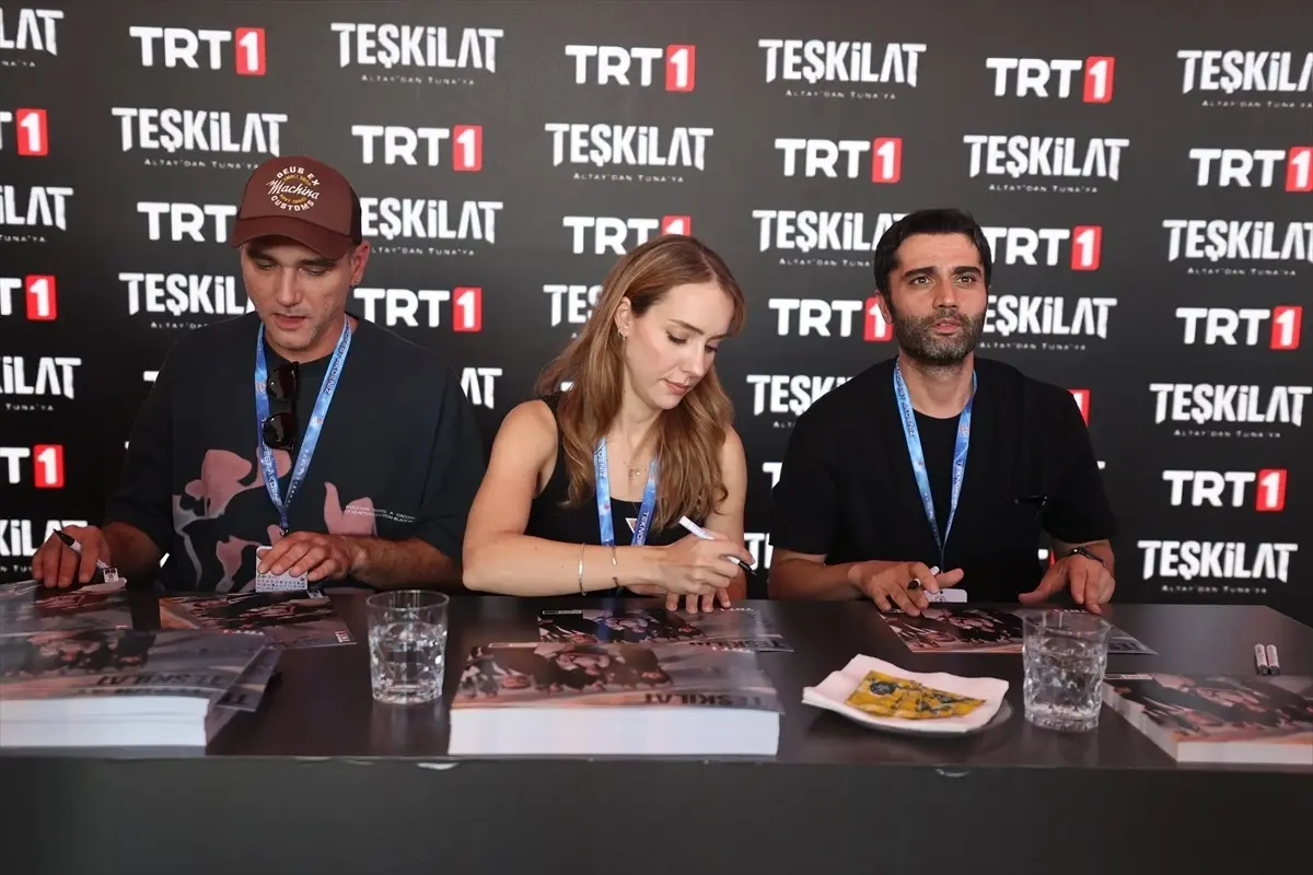 Teşkilat Oyuncuları Adana’daki TEKNOFEST’te Hayranlarıyla Buluştu