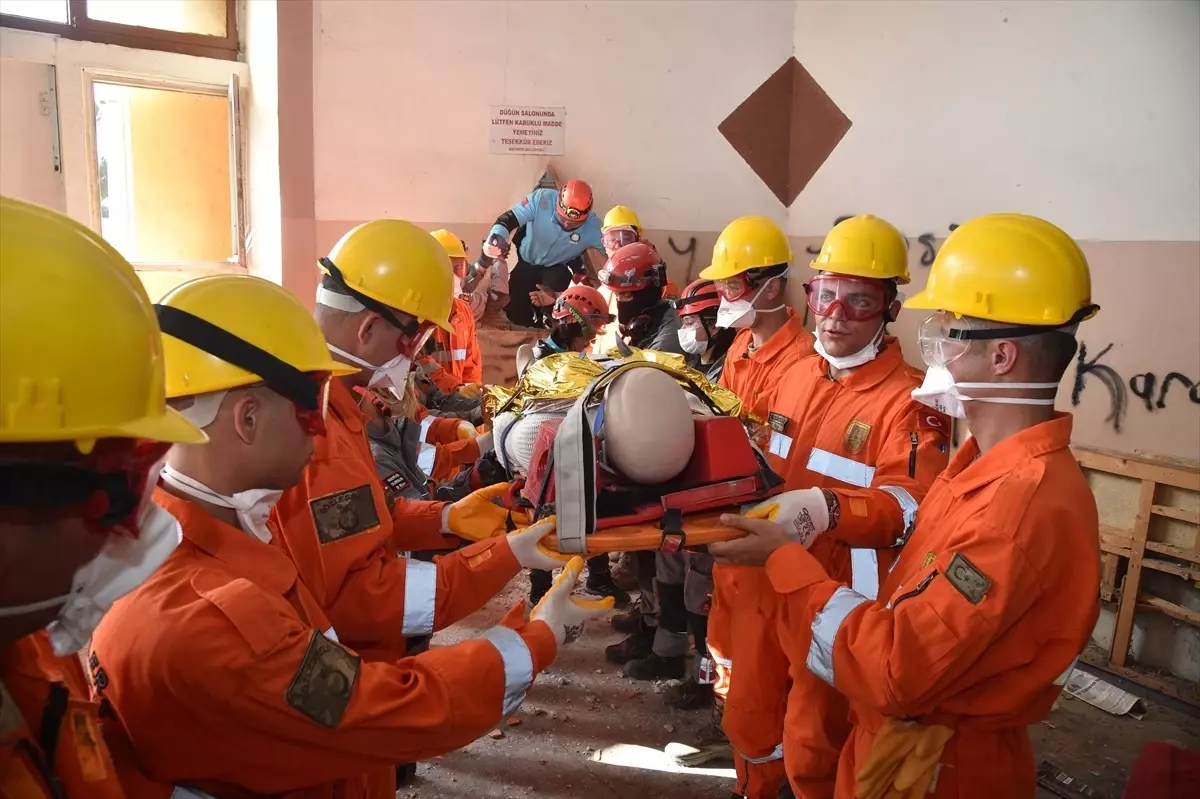 İzmir’de Saha Tatbikatı Gerçekleştirildi